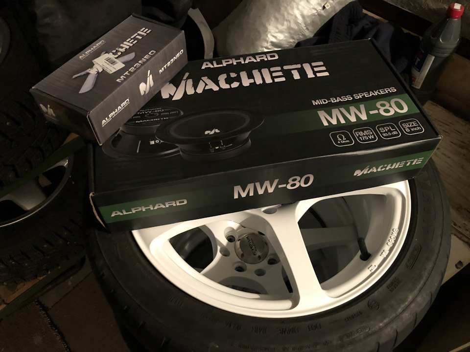 Прибарахлились музлом Alphard Machete 1