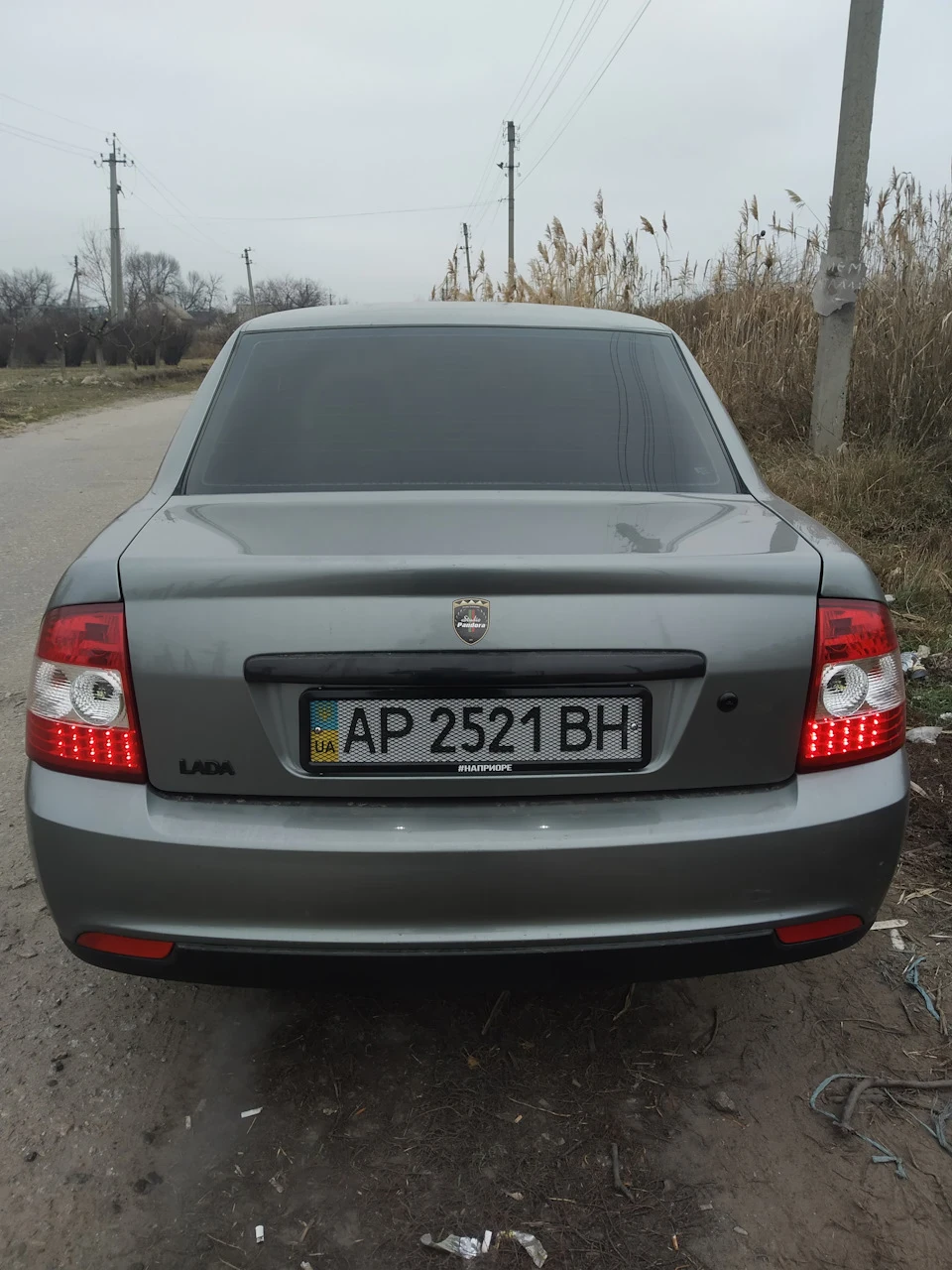 Стопи SE, і білі штампи