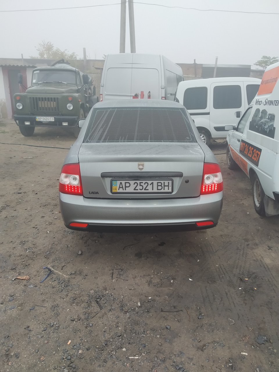 Стопи SE, і білі штампи 3
