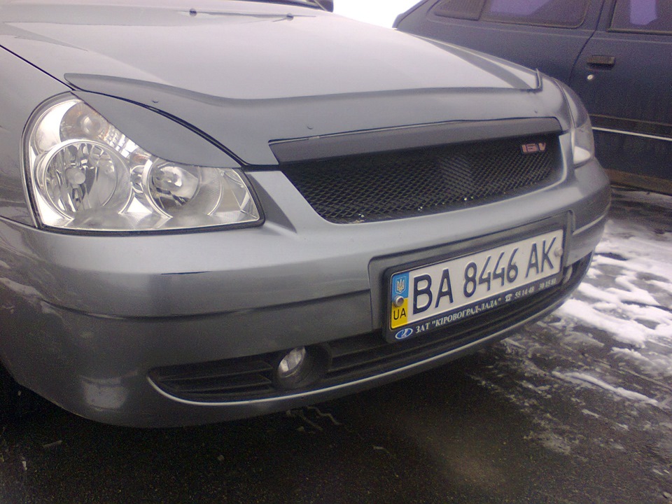 16V на решітку радіатора 3