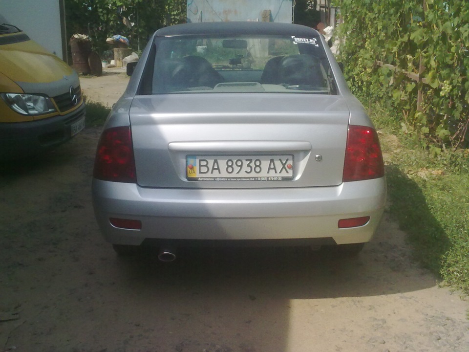 Переклеїв плівку на задньому бампері 1