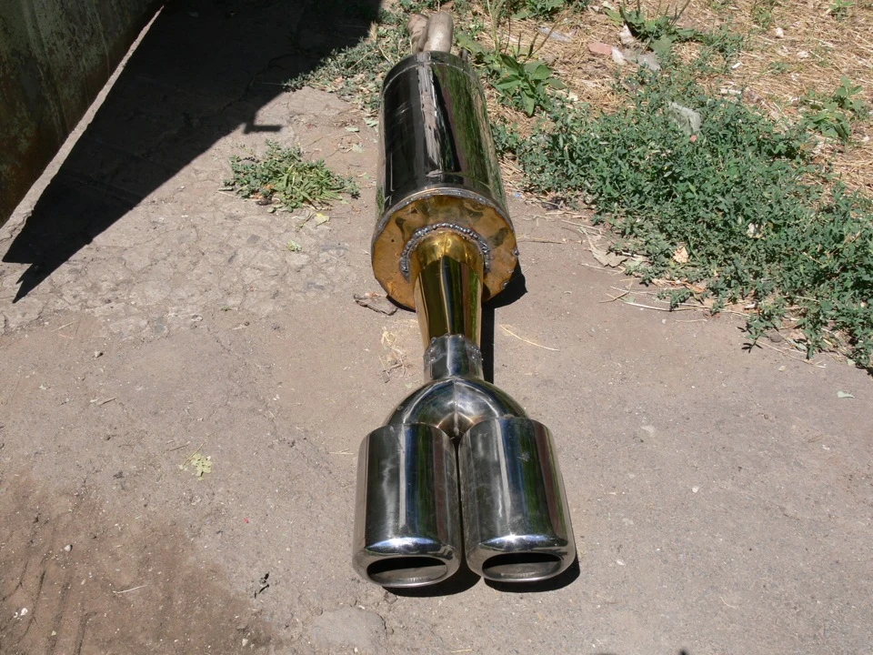 прямий вихлоп, тихий ніжний бас