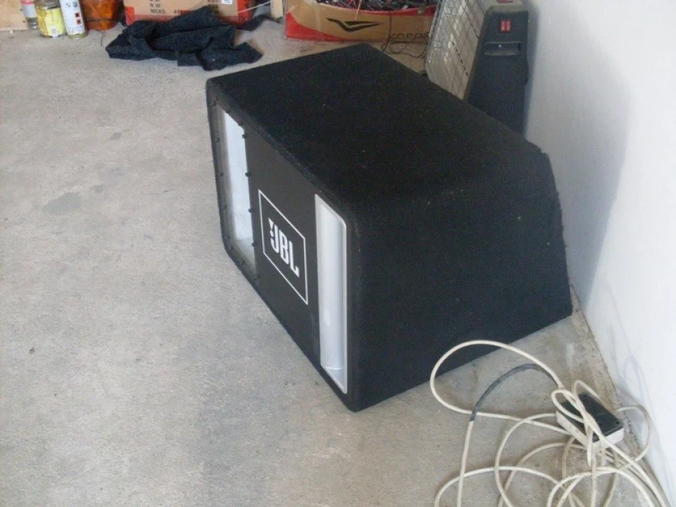 саб JBL
