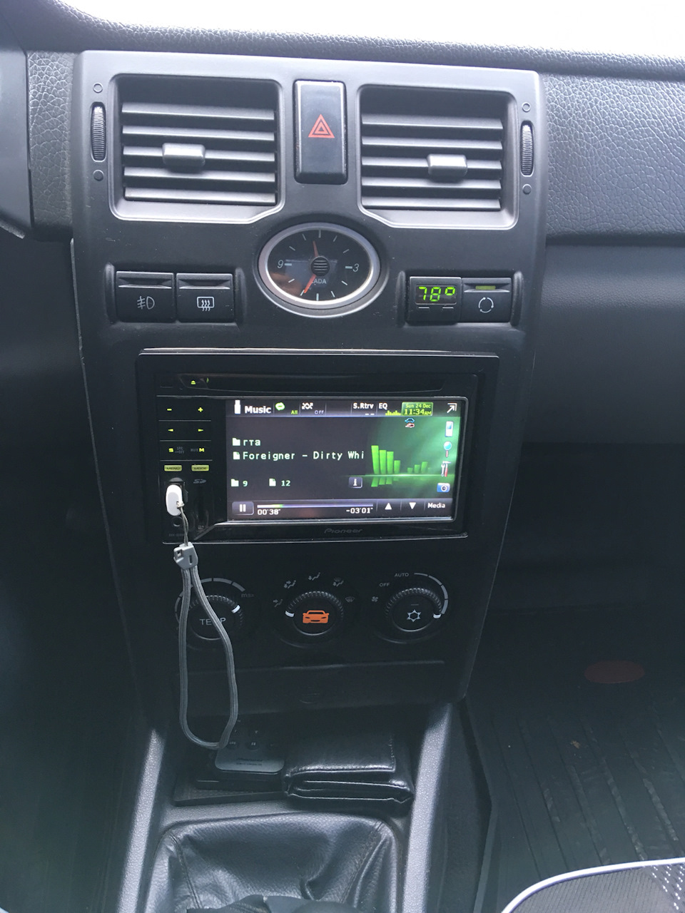 Pioneer AVH-3200 BT 1
