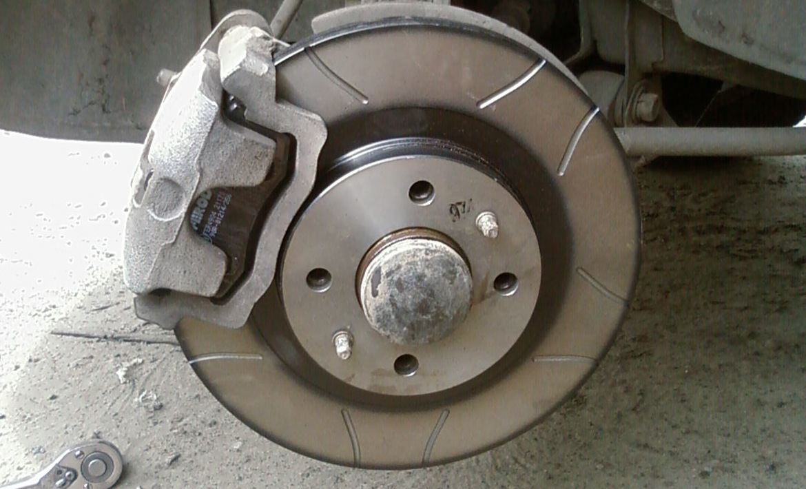 встановив вихлоп. сигнал та гальмівні диски BREMBO 2