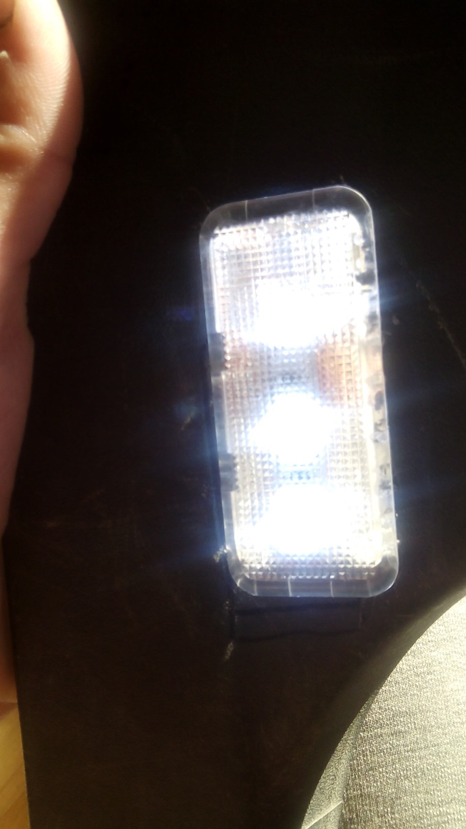 Led підсвічування ніг заднім пасажирам 1