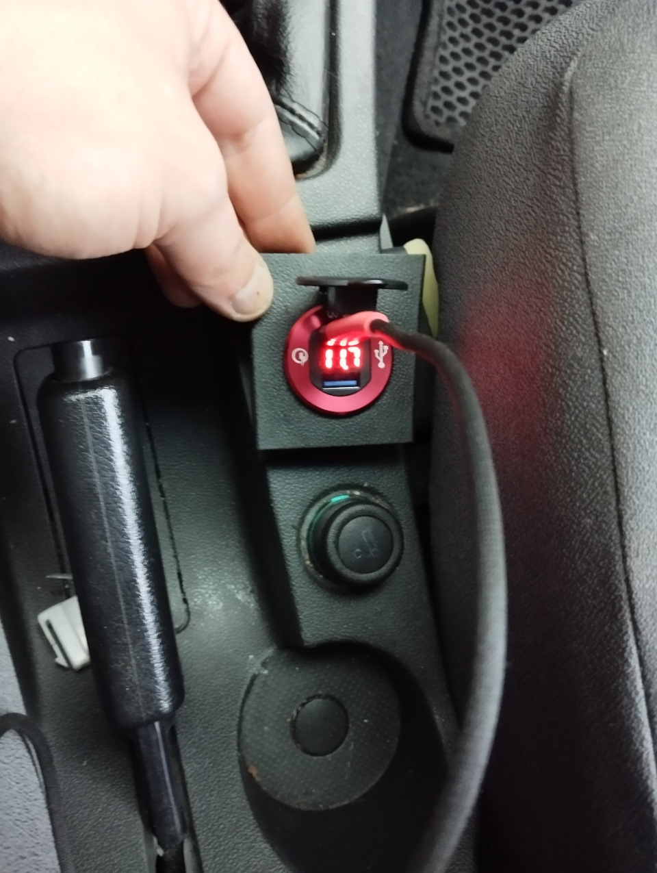USB розетка в пріору 4