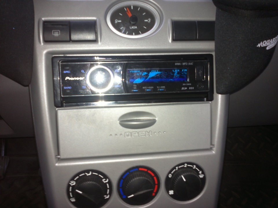 Pioneer DEH-7200SD 1
