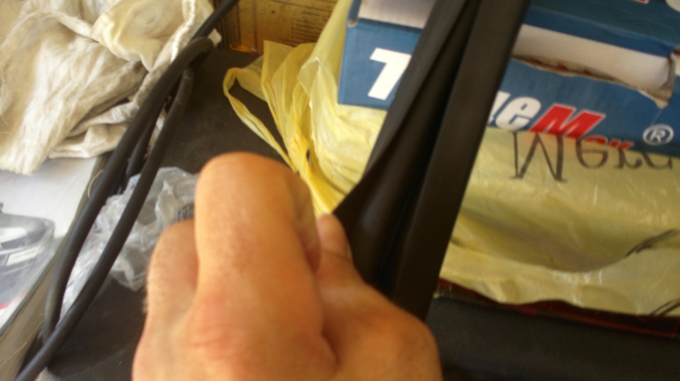 Усунув брязкіт заднього пасажирського скла (при відкритті). 2