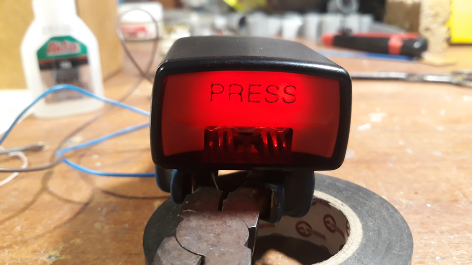 Підсвічування замків ременів безпеки 🛑 3