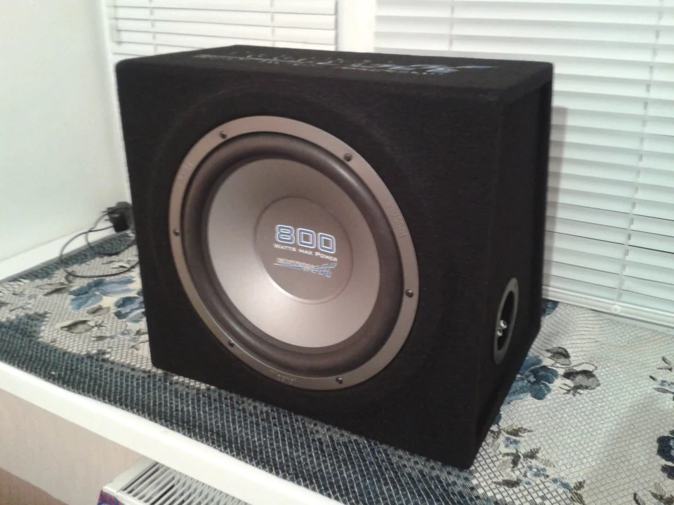 Сабвуфер - Magnat Edition BS30... Усилок - BLAUPUNKT GTA 250