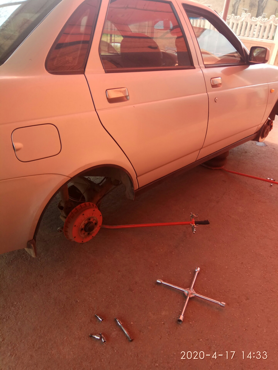 Нова гума Laufen 195/60 R15 5