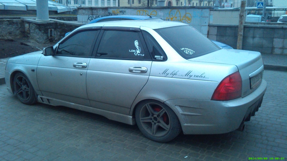 Low Style наклейка 1