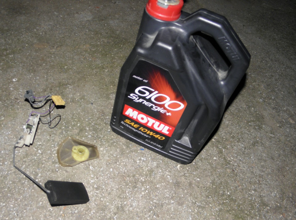Motul, сіточка в бензонасос, заміна ДУТ, і заміна кульової опори! 3
