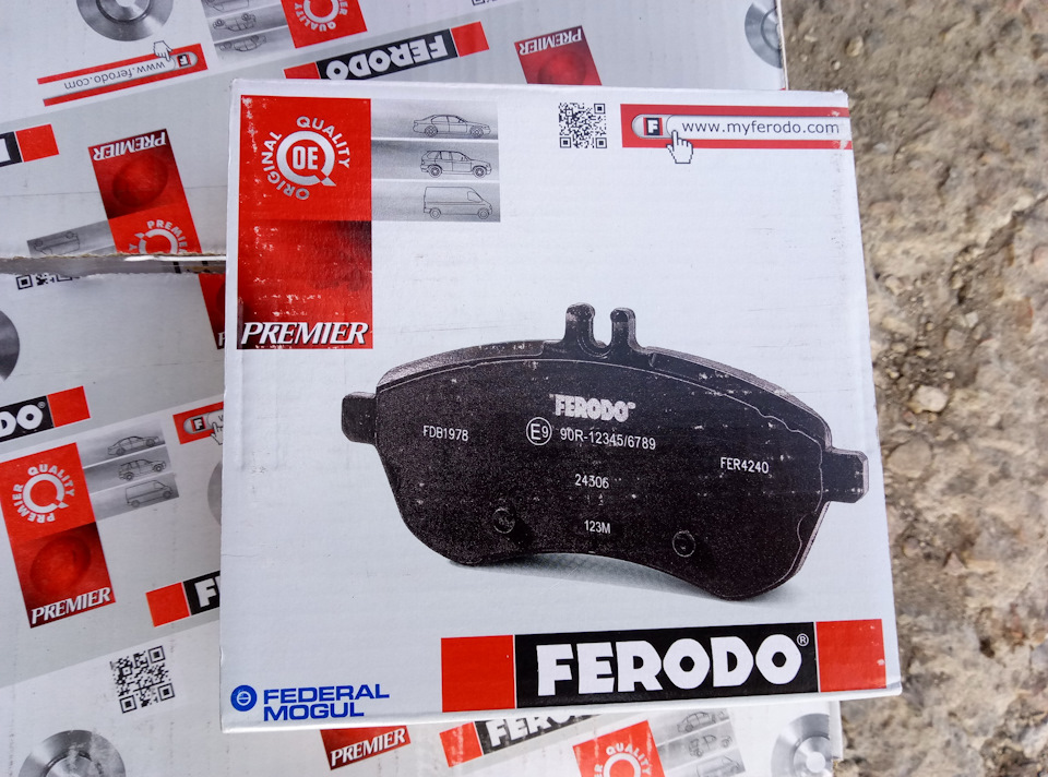 Пріора - передні гальмівні диски та колодки FERODO 1