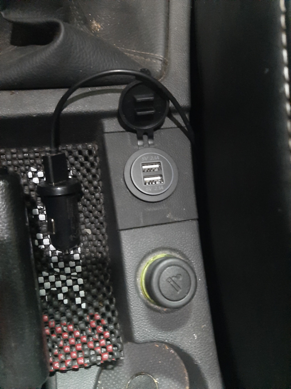 Додаткова розетка USB 5