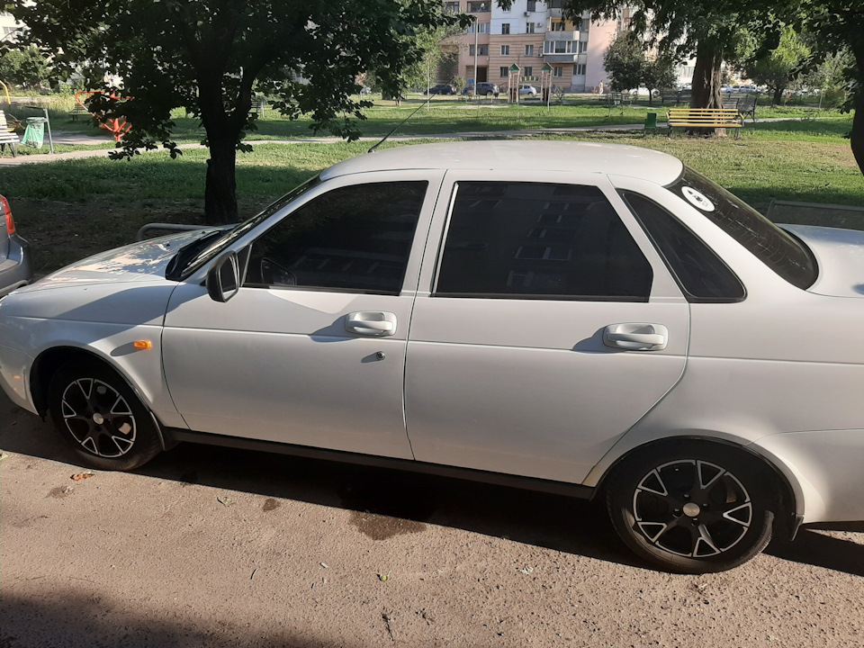 Стійки в чорний глянець і тонування передніх дверей 1