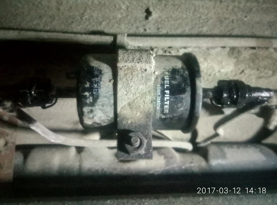 Смикання при різкому натисканні на газальку