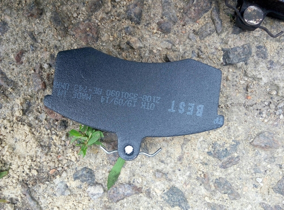 Заміна гальмівних колодок 4