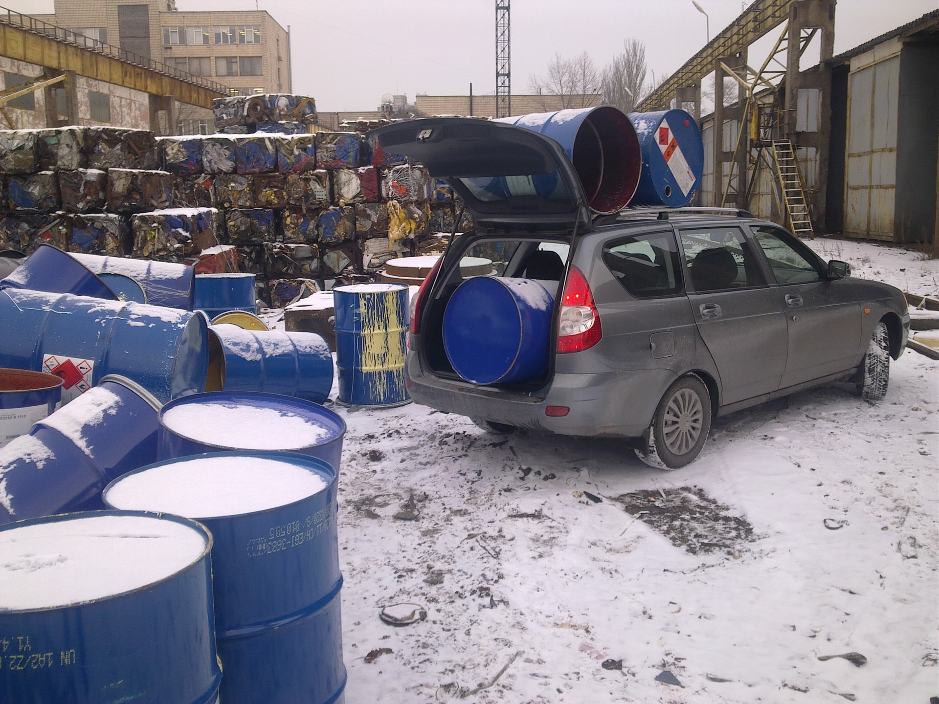Як я утилізую баночки Red Bull))) 1