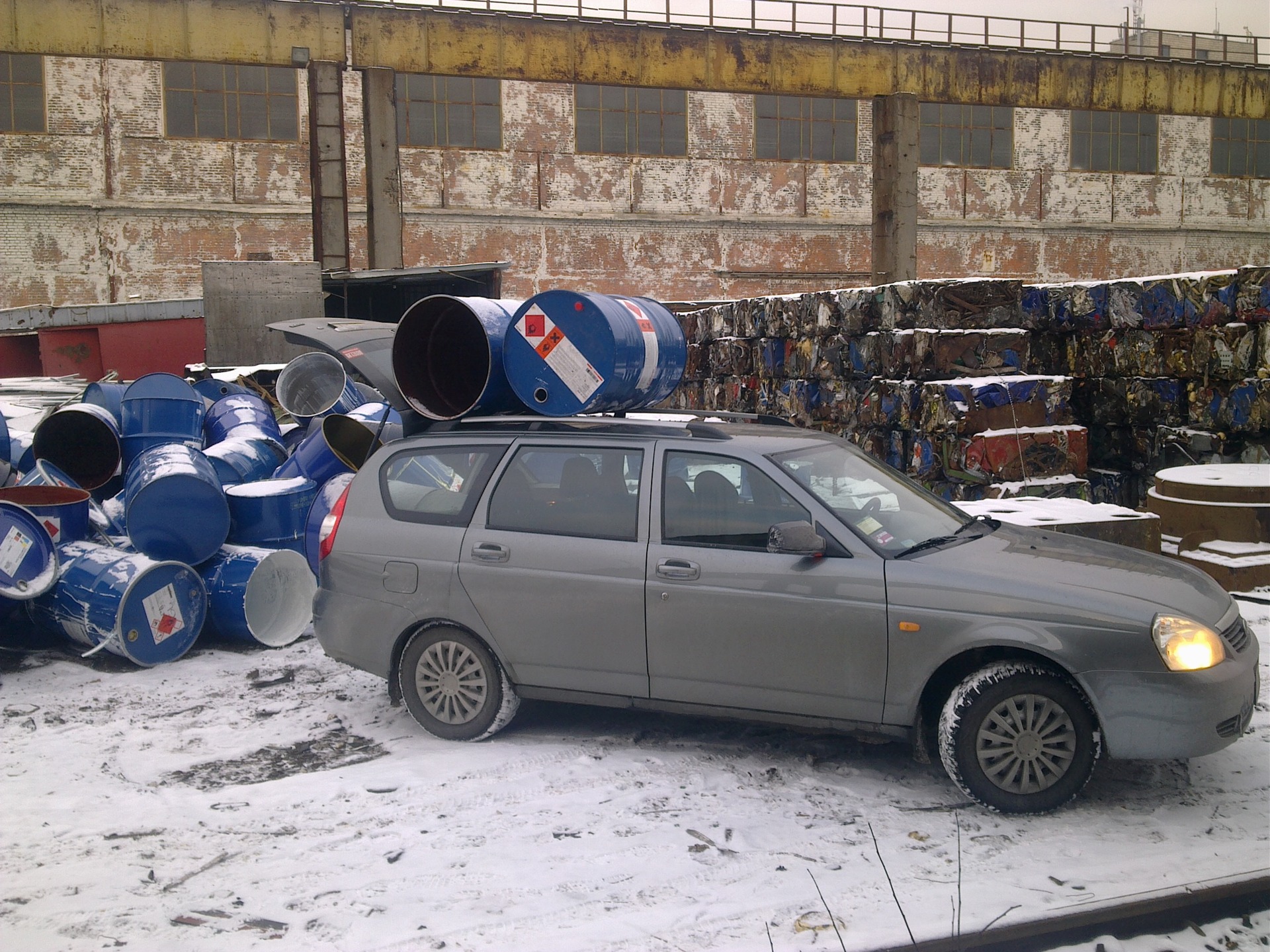 Як я утилізую баночки Red Bull))) 2