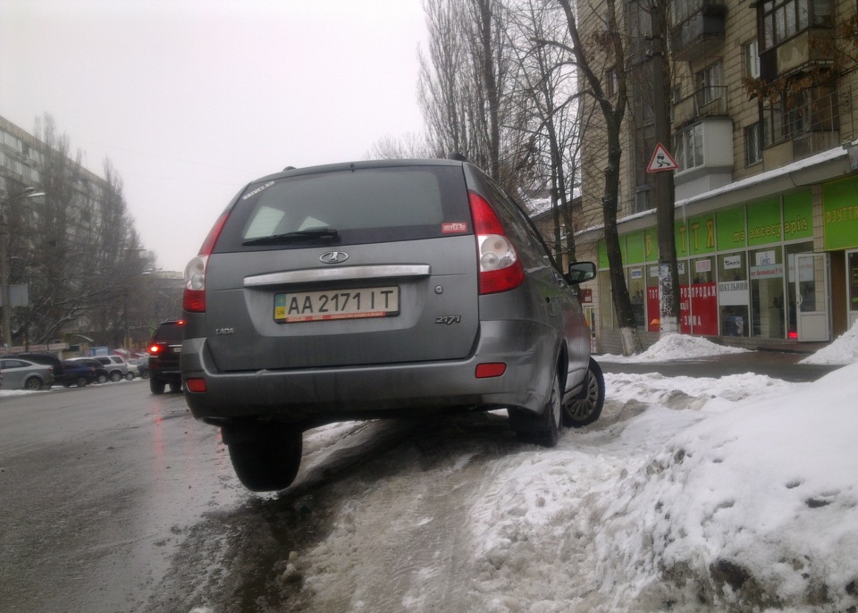 Ось так запаркувався... 2