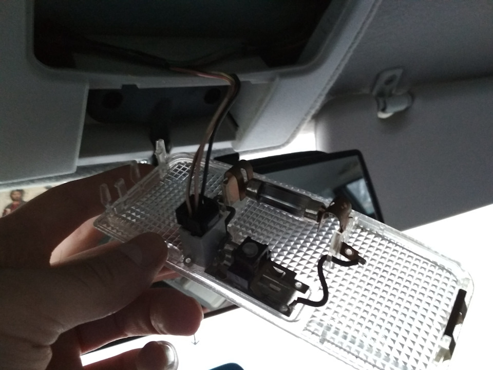 LED діодизація плафона салону та багажника. 2
