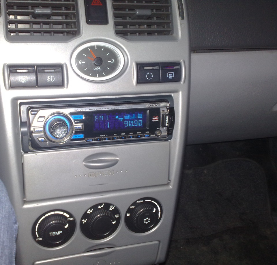 2 DIN у Пріорі 3