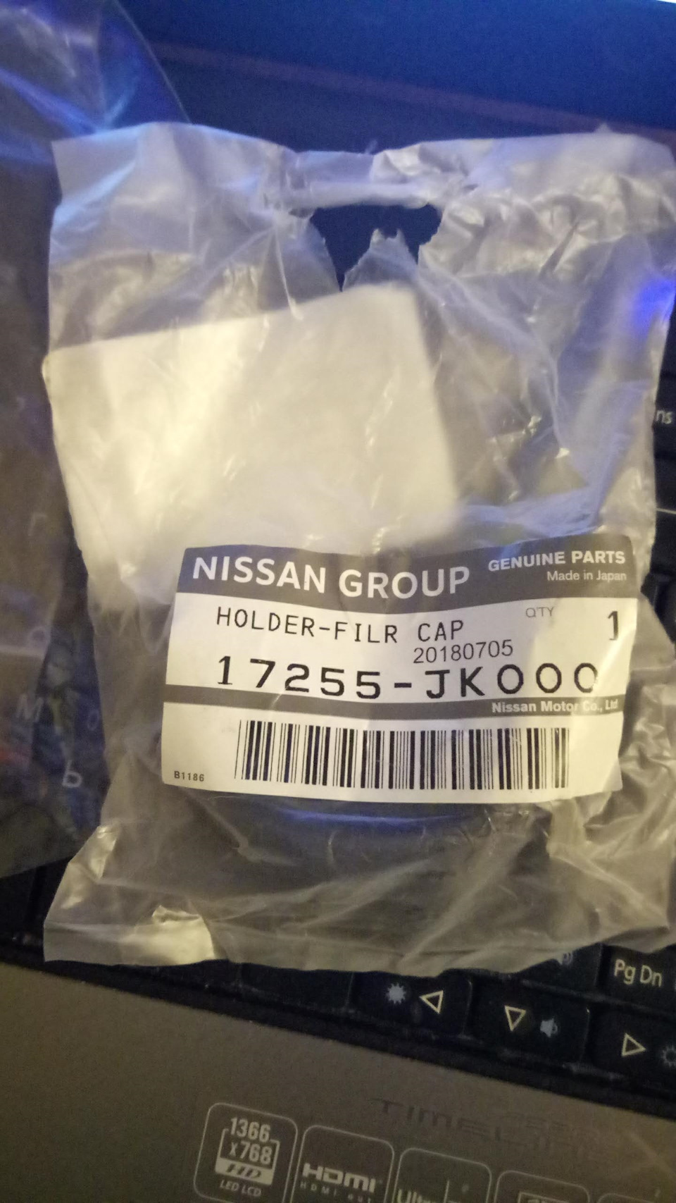 Кронштейн кришки бензобака NISSAN, зворотний клапан Toyota 1
