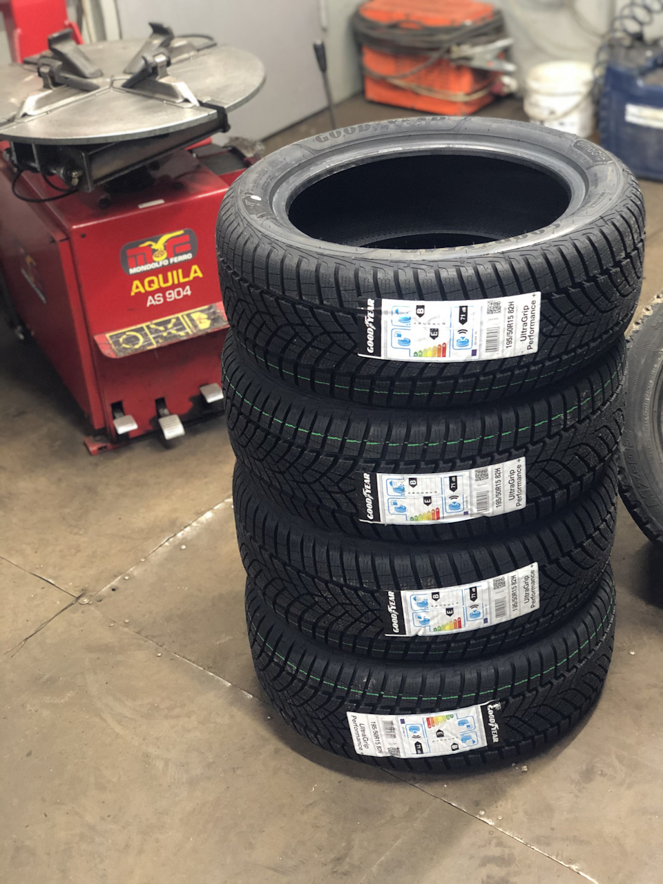 Goodyear UltraGrip Performance+ 195/50 R15 2