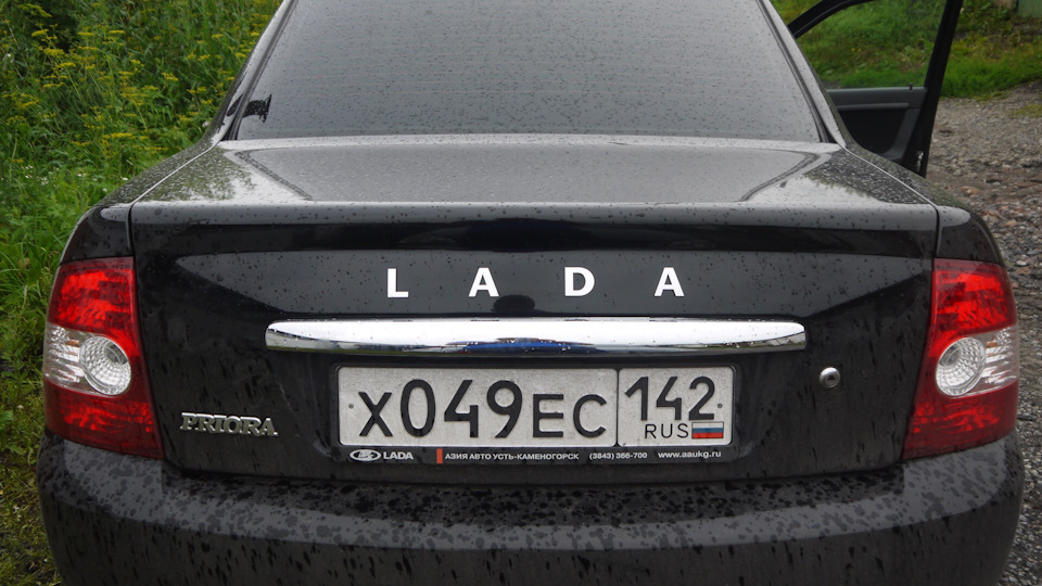 Шильдики нового образца L A D A 2