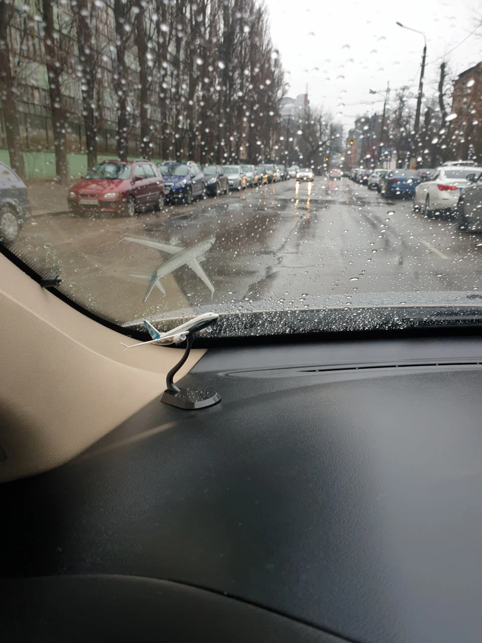 Перші подарунки та заміна Акума