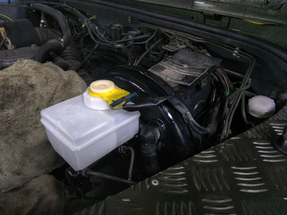 Заміна головного гальмівного циліндра і головного циліндра зчеплення на TRW 5