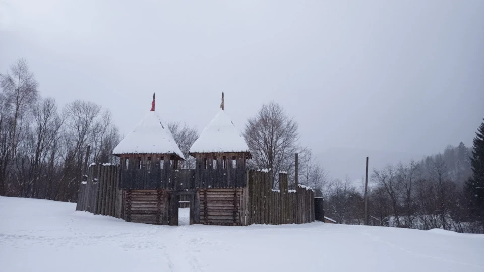 Знову прокотилися Тустань.
