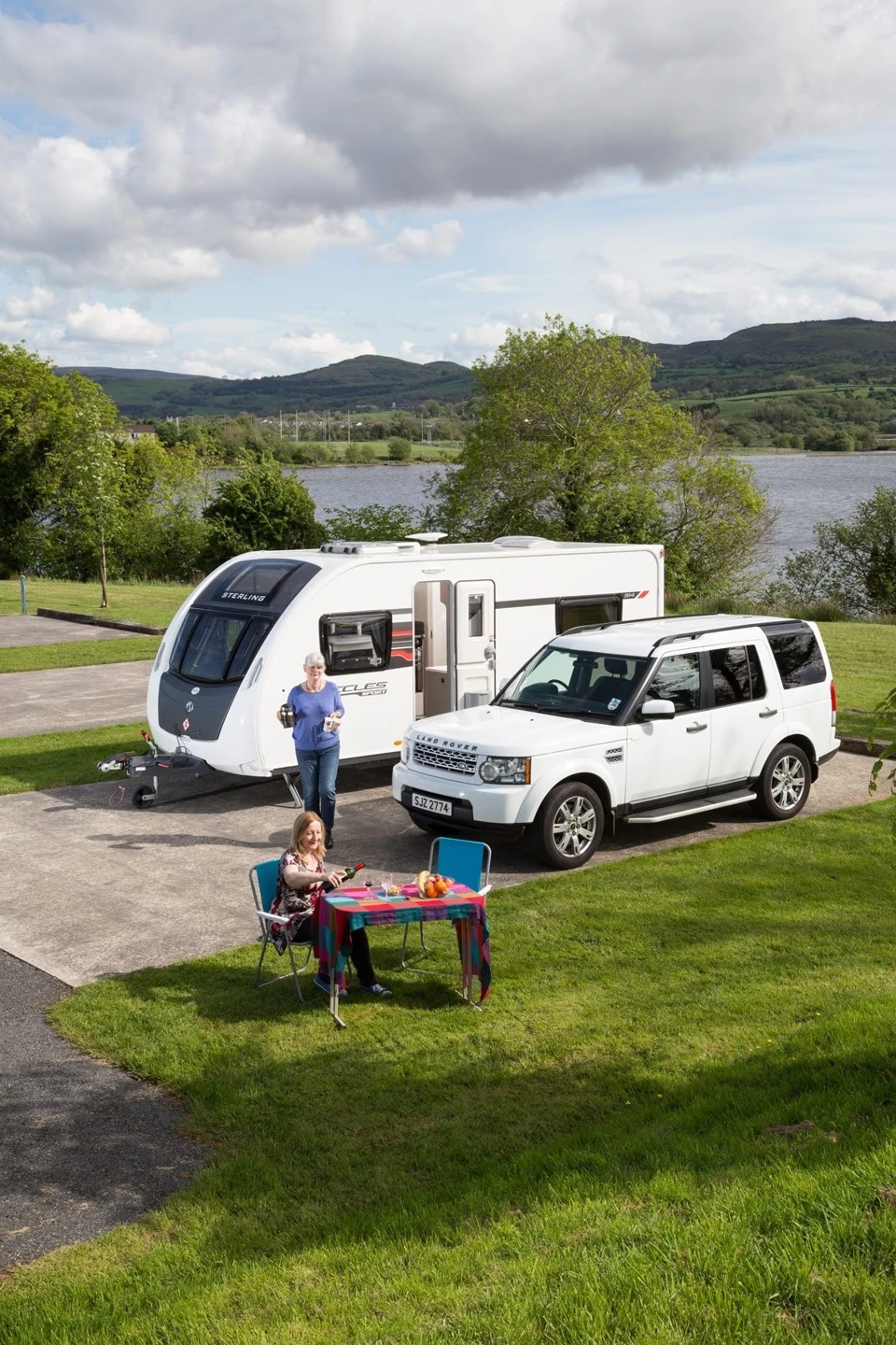 Біле-чорне стиль LR4 Discovery