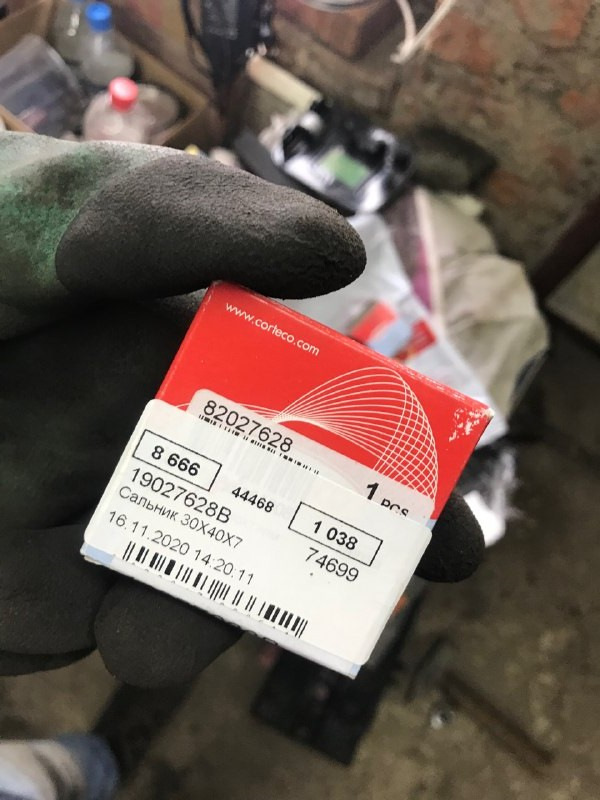 Заміна сальника колінвала та сальників розподільного валу, клап.кришки 3