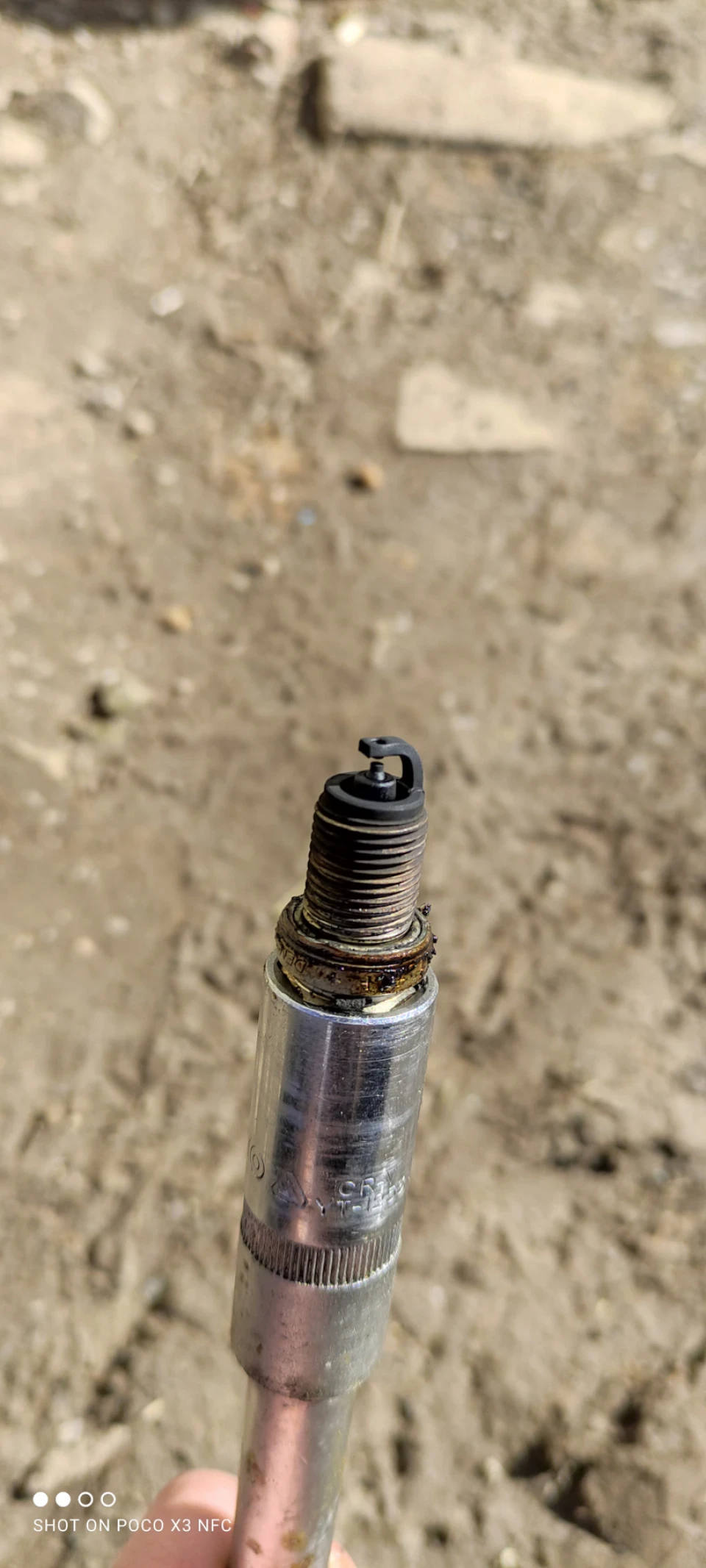 Машина заводиться працює майже рівно тільки натискаєш на газ глухне