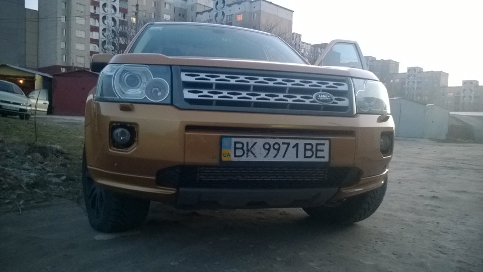 Новий передній бампер 2011 MY 1