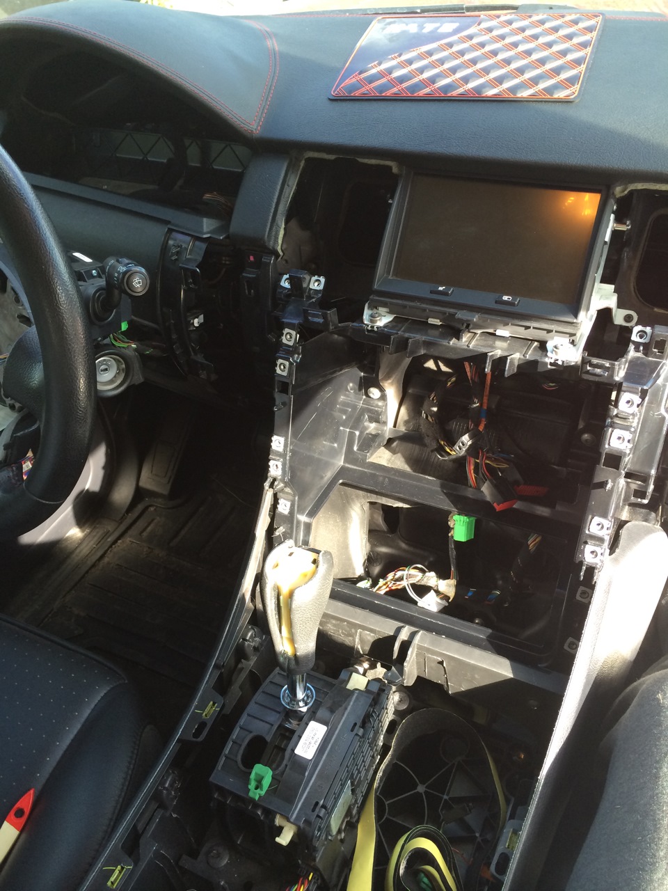 Розібраний салон Range Rover Sport 5