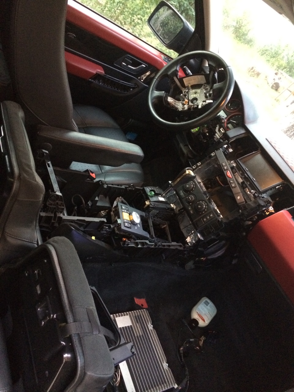 Розібраний салон Range Rover Sport 1