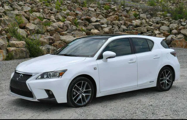 Шукаю Lexus CT200H 1