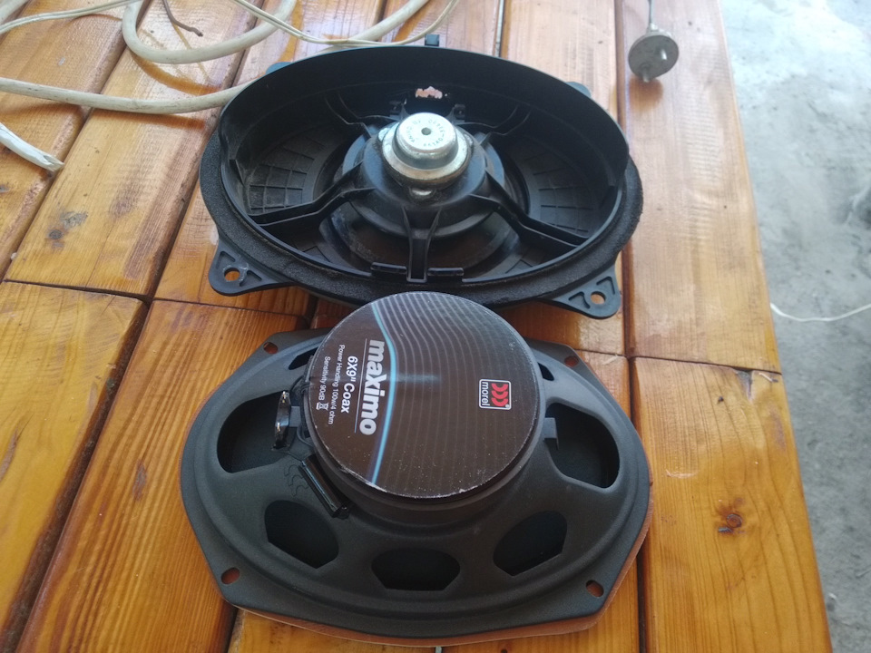 Заміна динаміків у передніх дверях на Morel maximo coax 6x9 5