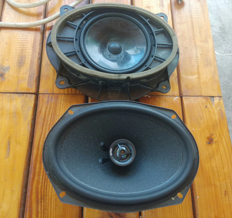 Заміна динаміків у передніх дверях на Morel maximo coax 6x9 4
