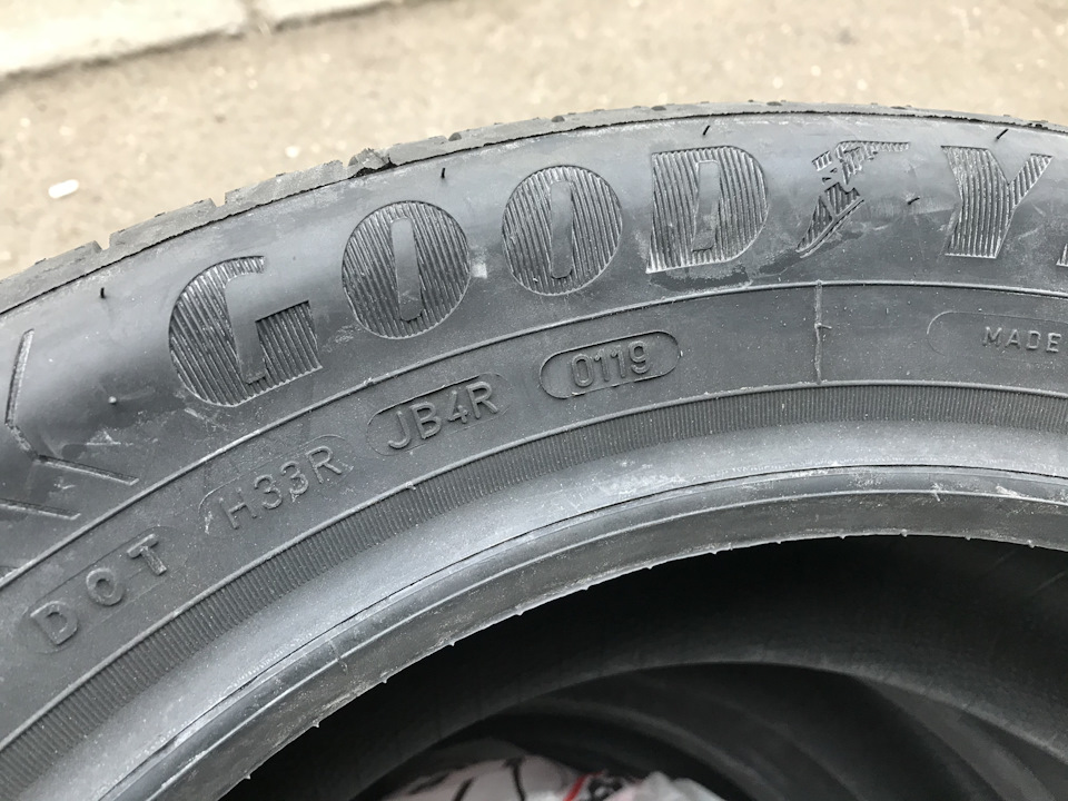 Літня гума Goodyear EfficientGrip Performance 215/55/17 3