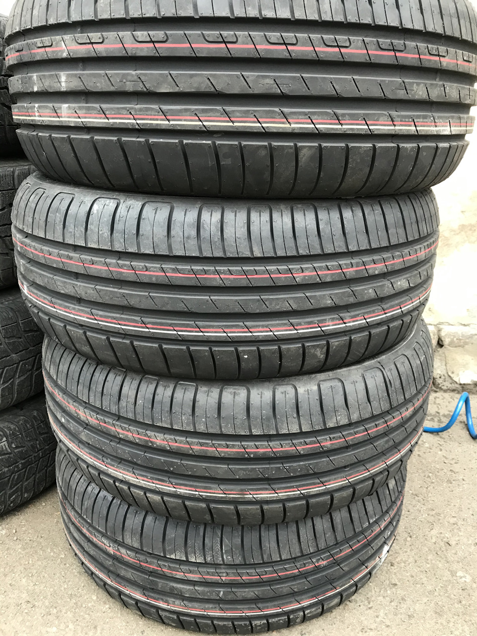 Літня гума Goodyear EfficientGrip Performance 215/55/17 2