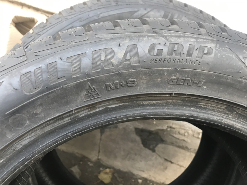 Зимова гума Goodyear UltraGrip Performance 215/55/17 4