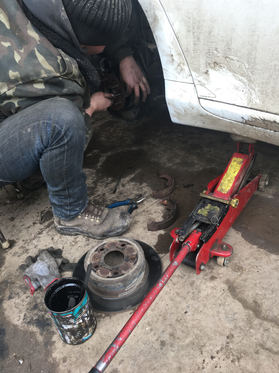 Заміна гальмівних колодок гальма стоянки 1