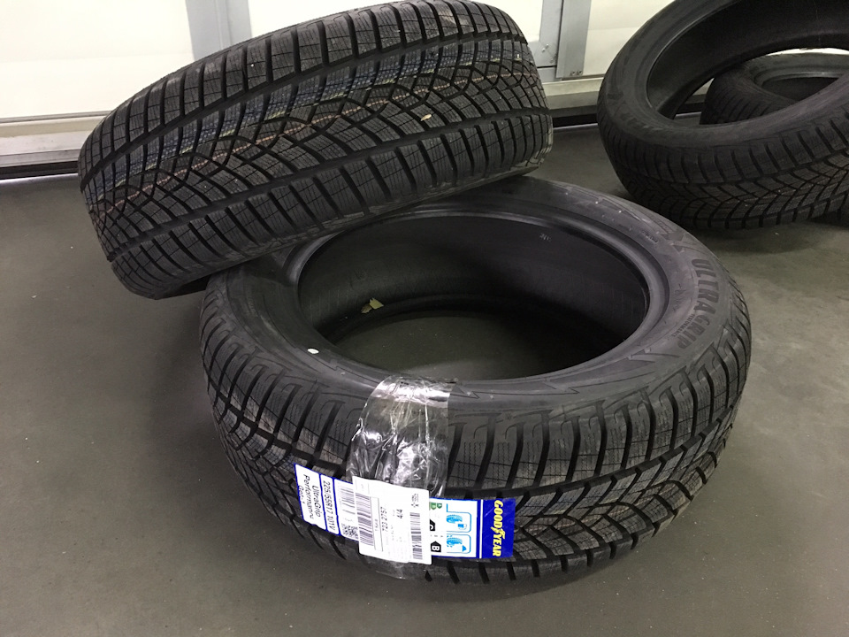 Зима шини Goodyear UltraGrip Performance Gen-1 2