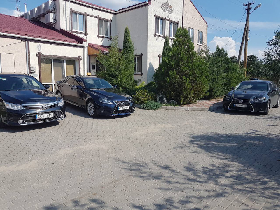 На вихідні - до наших Лексус приїхала Тойота Камрі! 1