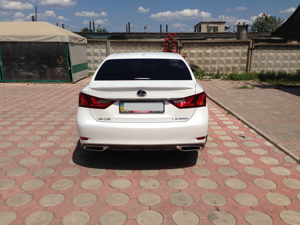 ставимо накладку заднього бампера від 350 Fsport 4